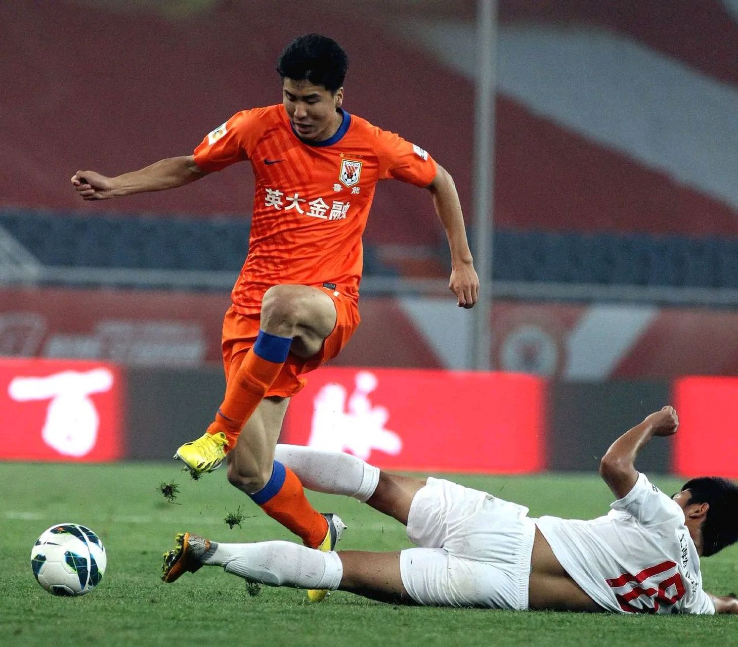 鲁能队面对国安队,力争取得胜利的简单介绍 鲁能队面对国安队,力争取得胜利的简单介绍