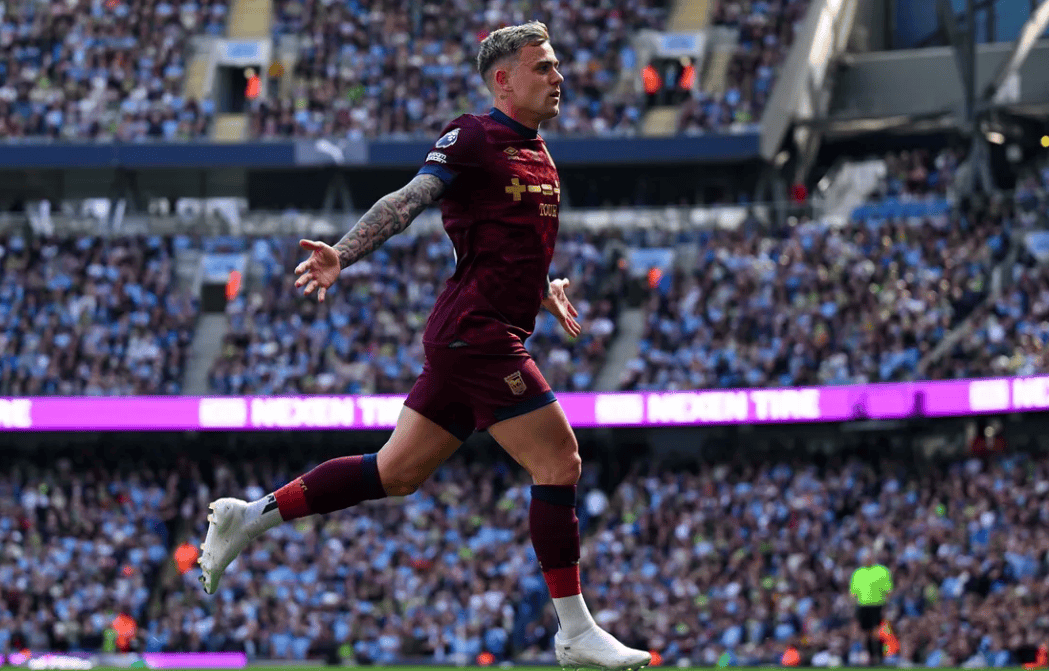 马德里两大豪门将进行关键之战裁判闪电红牌的简单介绍 马德里两大豪门将进行关键之战裁判闪电红牌的简单介绍