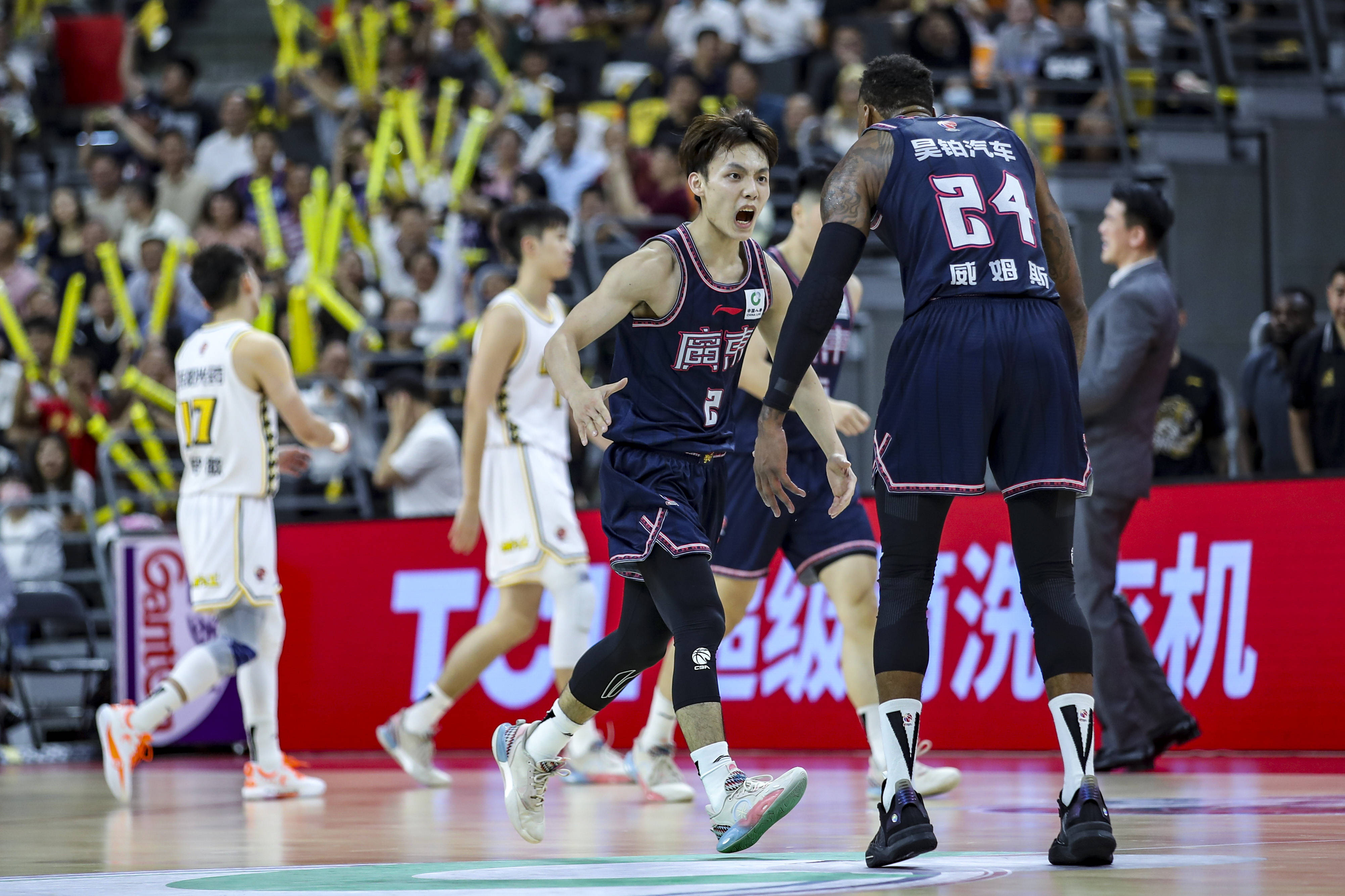 开云体育官网-篮球职业联赛季后赛搏命对决引起广泛关注的简单介绍