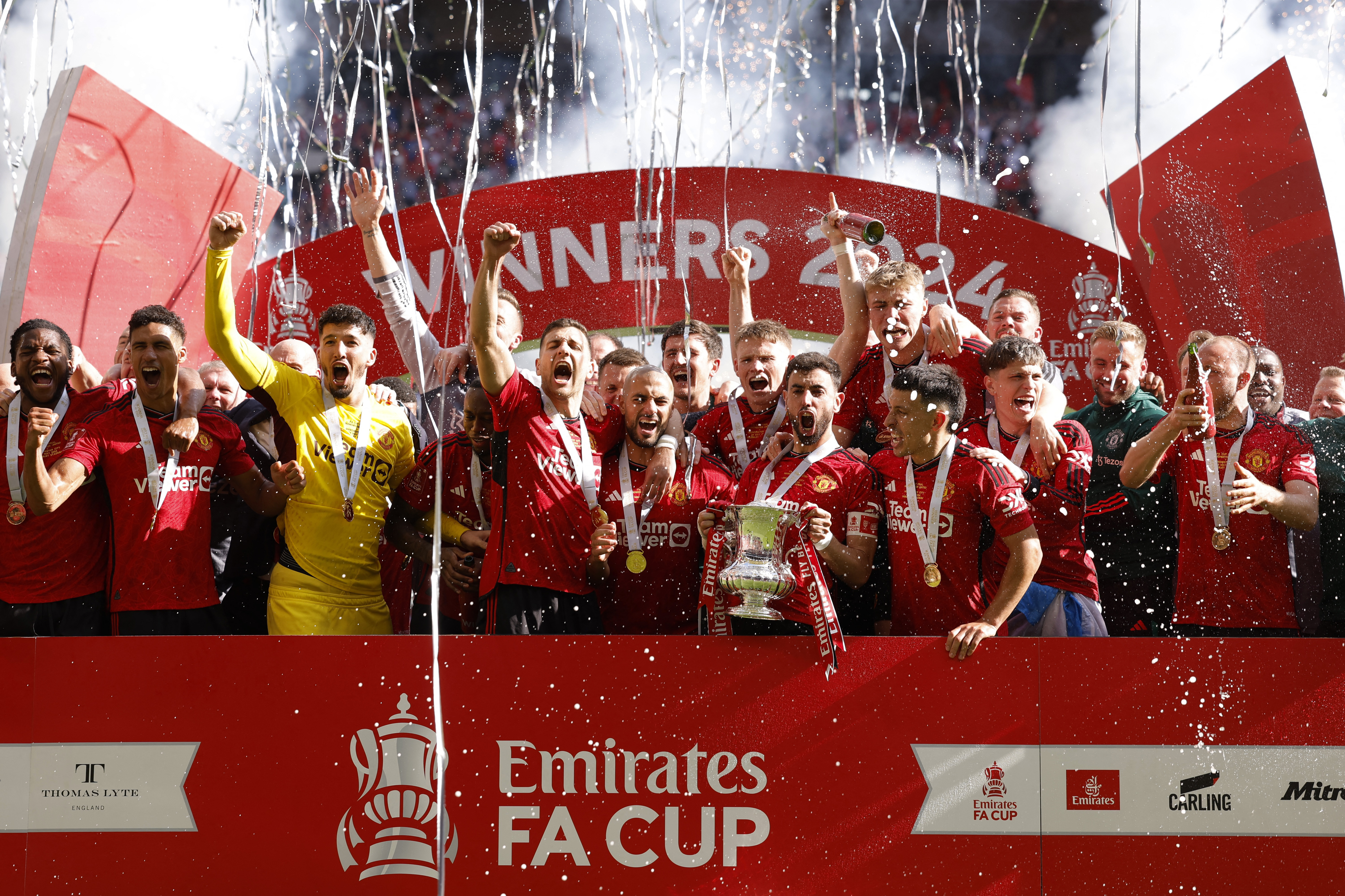 开云APP-曼联新援表现出色,球队取得胜利的简单介绍