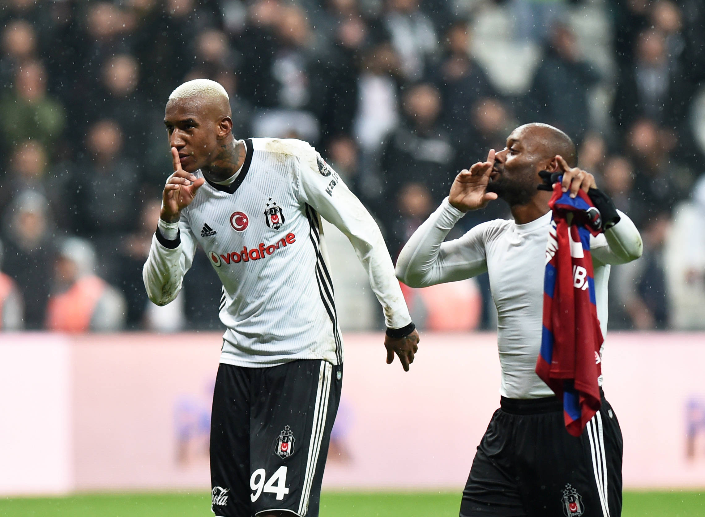 阿贾克斯壮大阵容目标冲击欧冠冠军的简单介绍