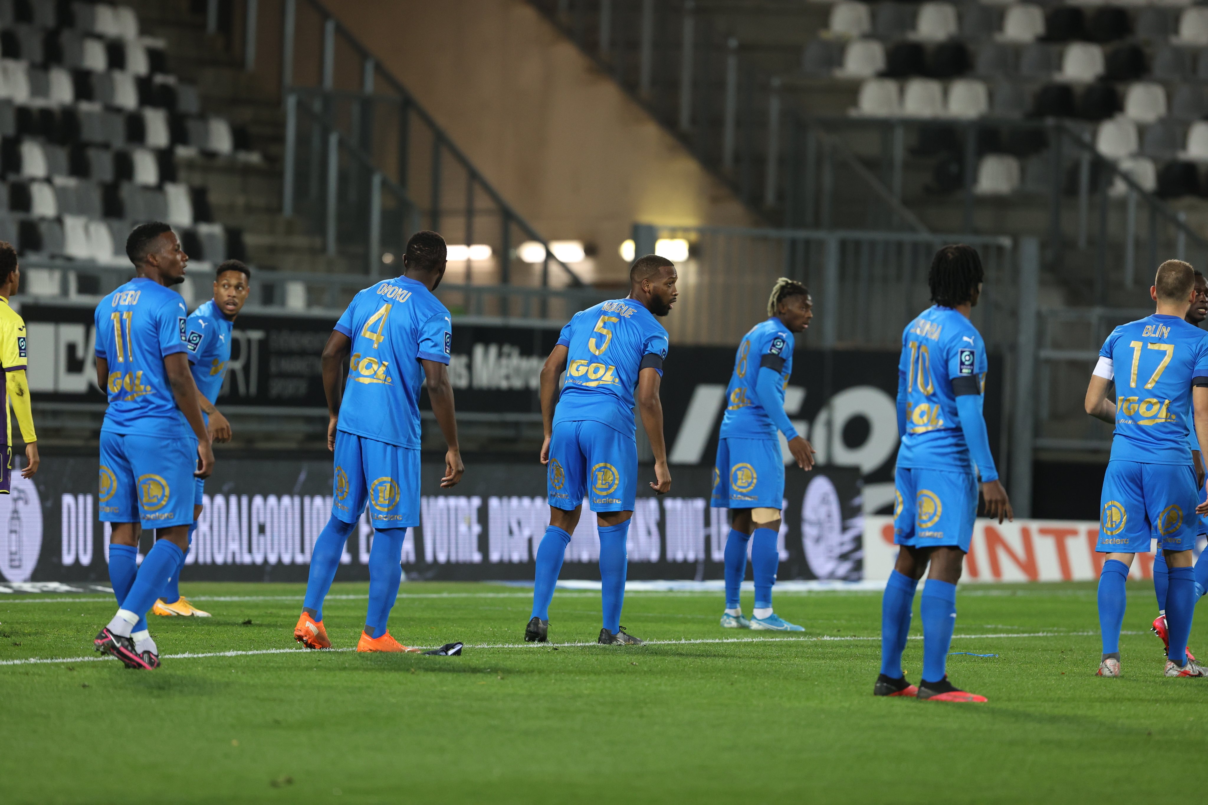 开云体育官方网站-亚眠主场大胜里昂，结束连胜纪录