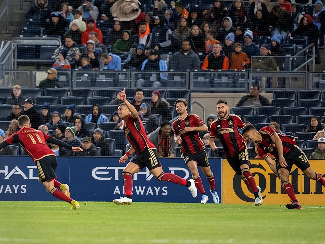 开云体育app-势均力敌！欧洲足球联赛中球队激战的简单介绍