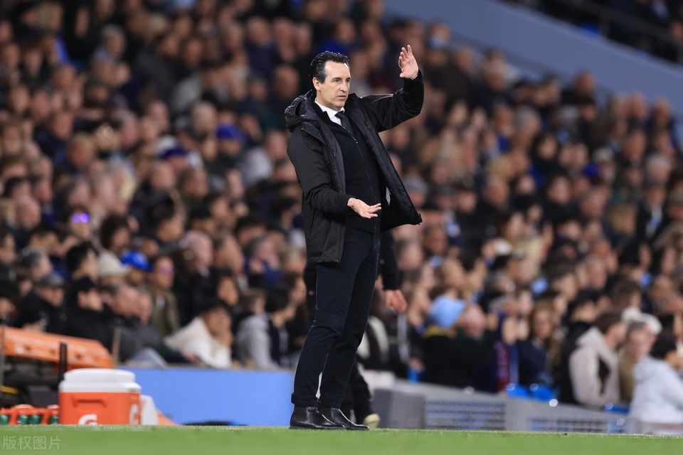 包含埃梅里：阿森纳有望逆袭，争夺英超冠军的词条