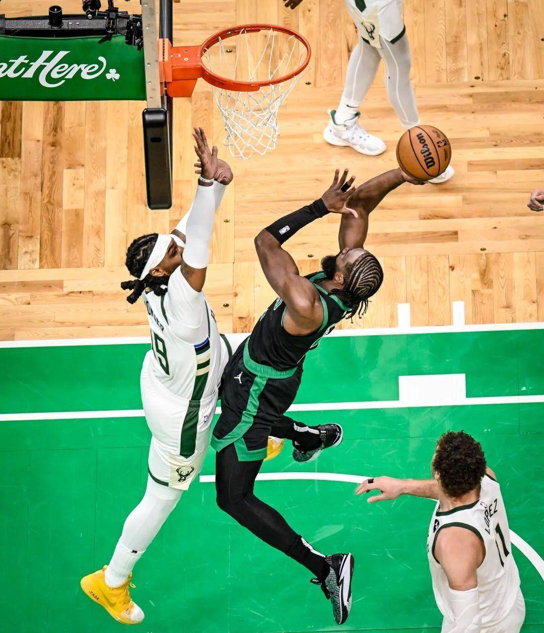 开云体育平台APP-步行者击败凯尔特人，豪取三连胜的简单介绍