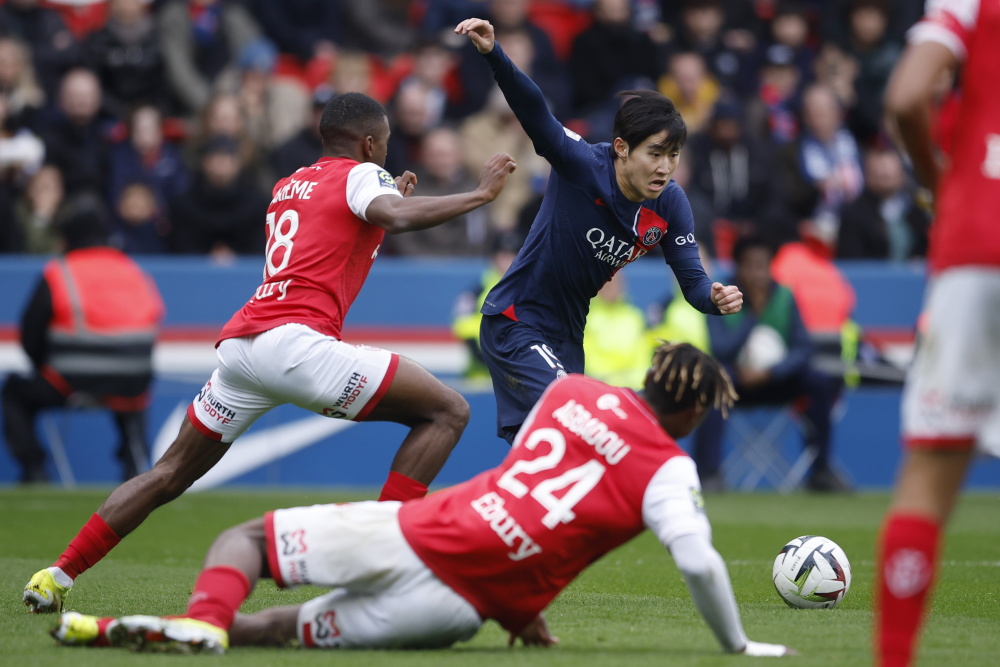 开云APP-包含巴黎圣日耳曼惨败:法甲领头羊疲于应付的词条