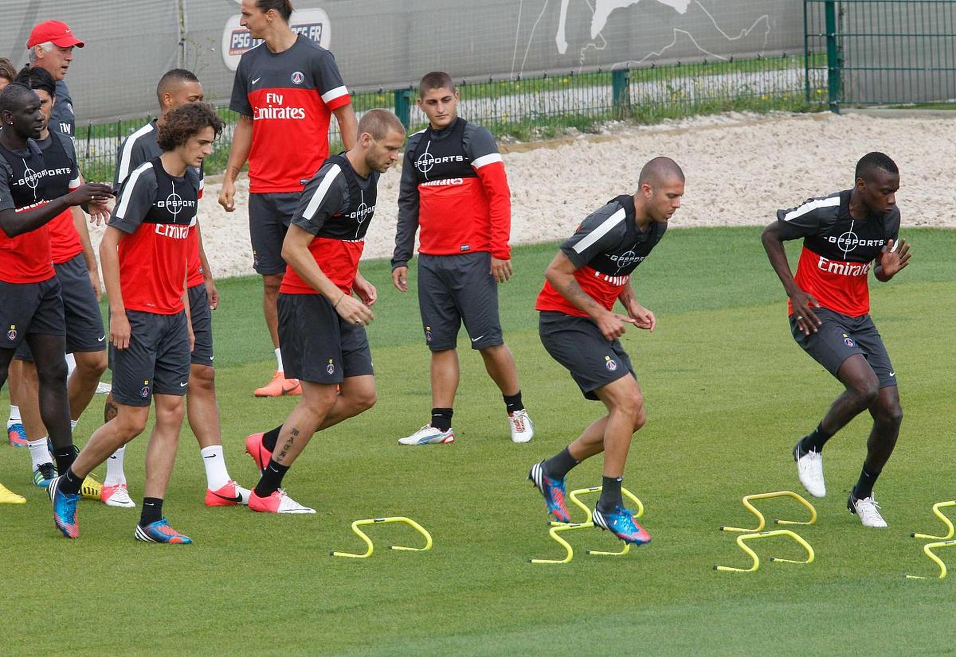 包含巴黎圣日耳曼惨败:法甲领头羊疲于应付的词条 包含巴黎圣日耳曼惨败:法甲领头羊疲于应付的词条