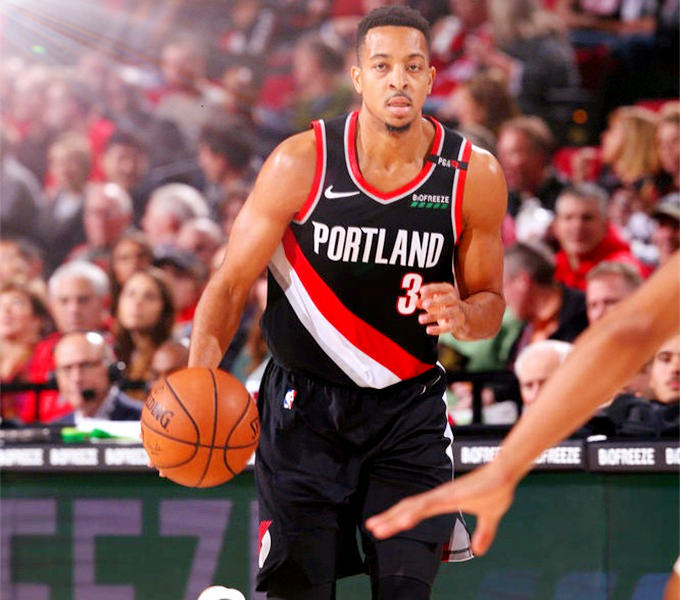 黄蜂全队发挥出色,联手战胜西部劲旅 黄蜂全队发挥出色,联手战胜西部劲旅