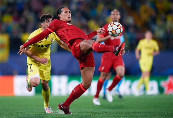 包含阿贾克斯客场击败利物浦，晋级欧冠八强的词条