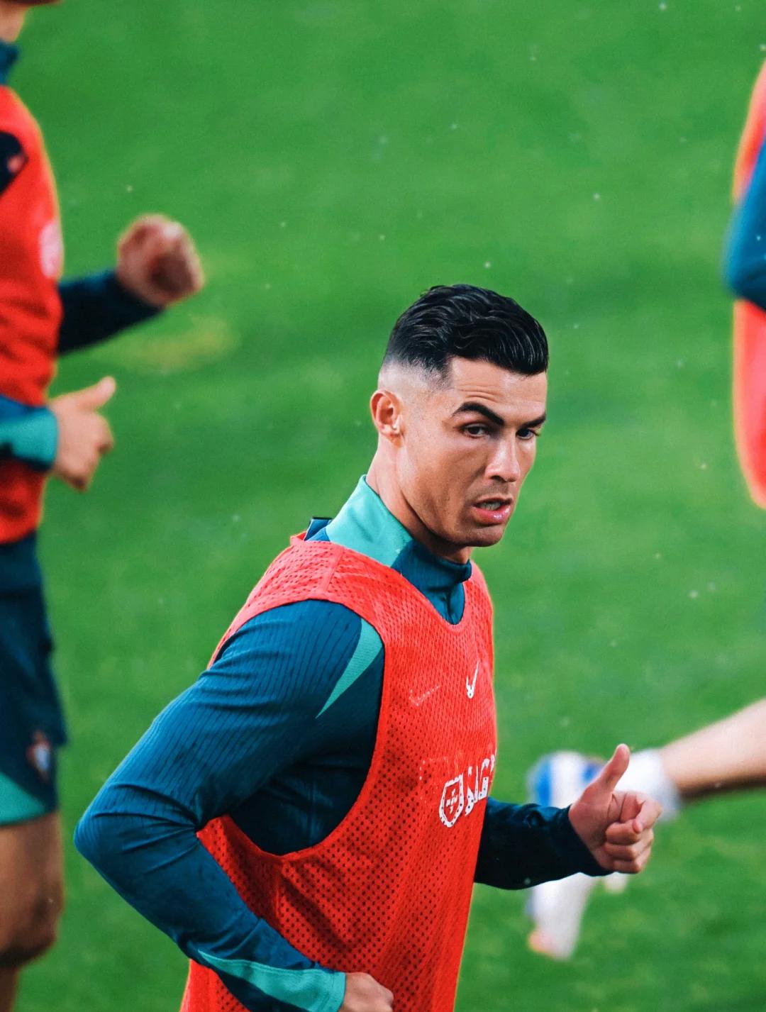 葡萄牙中场大将一人独揽多球火力全开的简单介绍