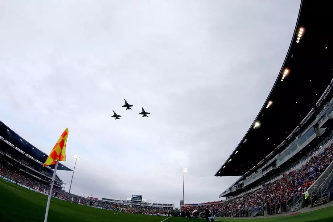 两支劲旅将在本周末展开激烈的比赛 两支劲旅将在本周末展开激烈的比赛