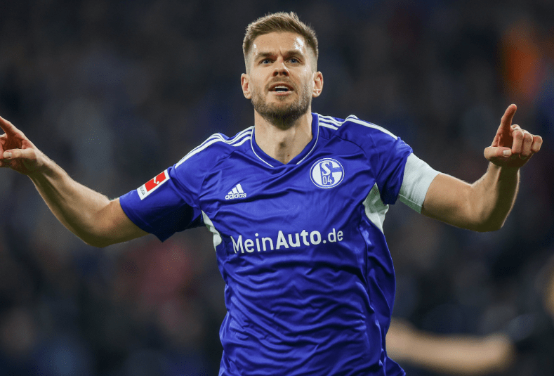 开云体育官网-沙尔克大胜对手，独霸积分榜的简单介绍