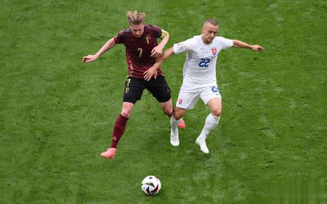 比利时队在欧洲杯比赛中表现不俗 比利时队在欧洲杯比赛中表现不俗