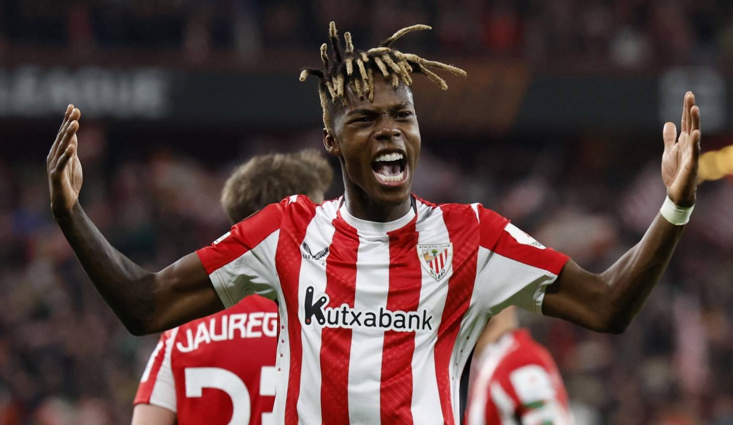 包含毕尔巴鄂后卫因伤下场，防守压力增加的词条