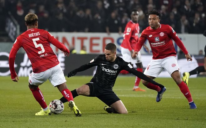 开云体育平台APP-包含法兰克福备战艰难，寻找突破口取得一胜的词条