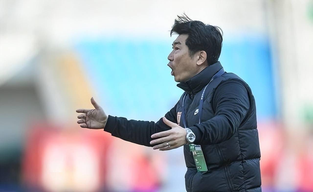 开云体育下载-新教练带领球队备战新赛季,目标争冠