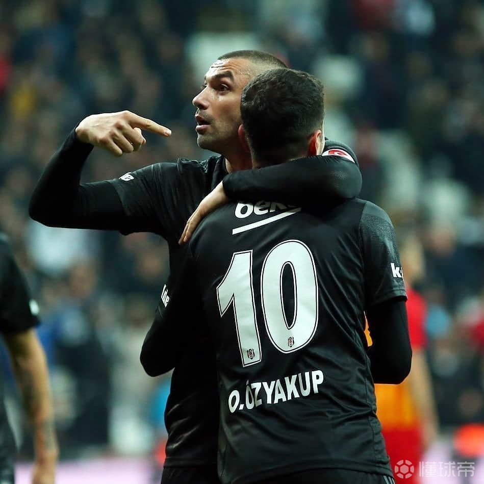 陈奕迅助攻得手,球队实现三连胜 陈奕迅助攻得手,球队实现三连胜