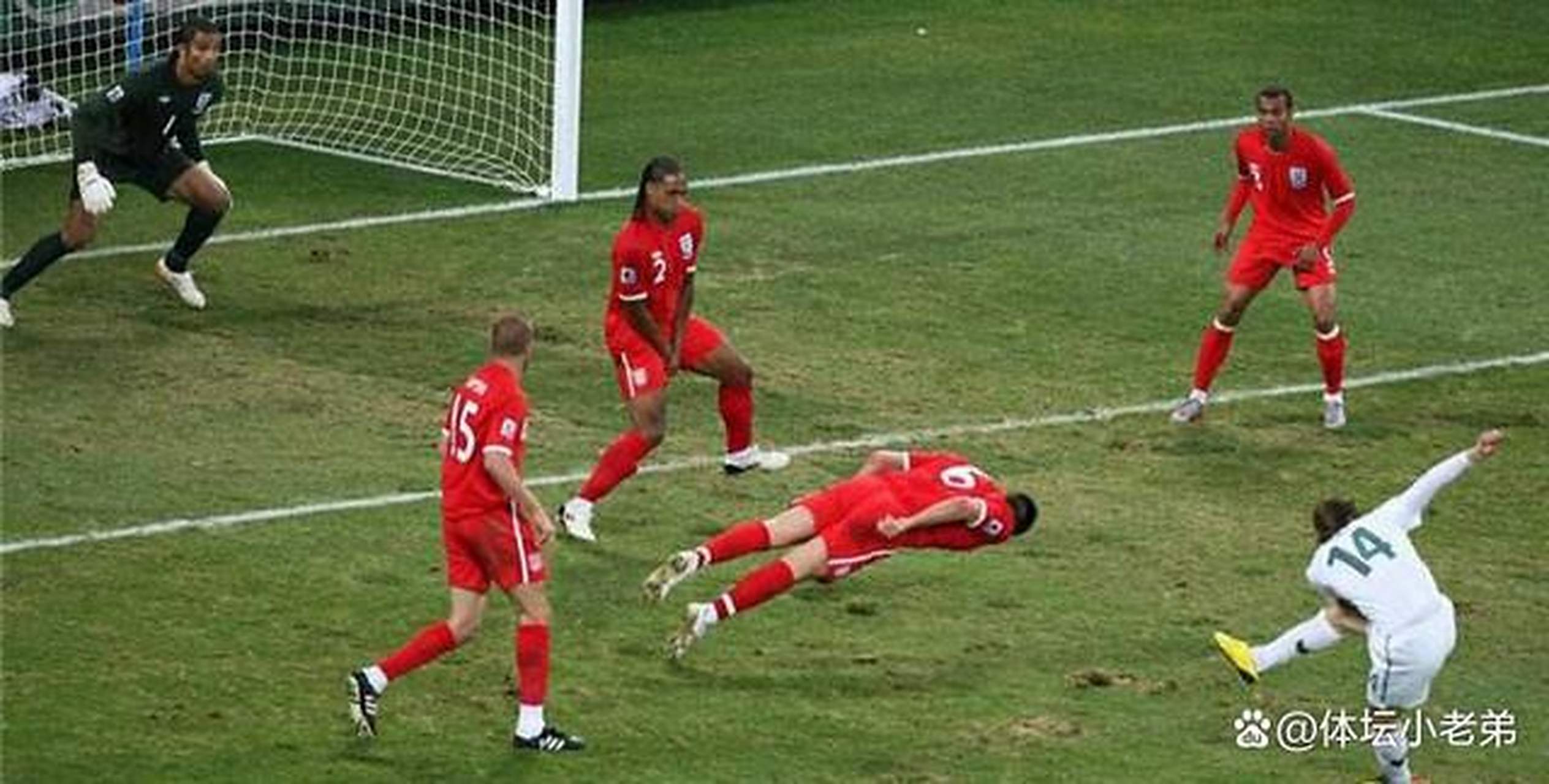 球员表现抢眼,精彩瞬间回放 球员表现抢眼,精彩瞬间回放