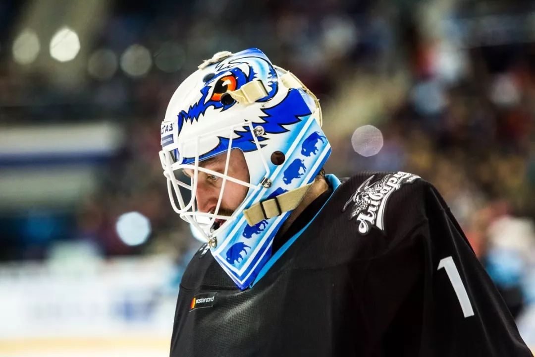 广东队力克勇士，米切尔状态火热