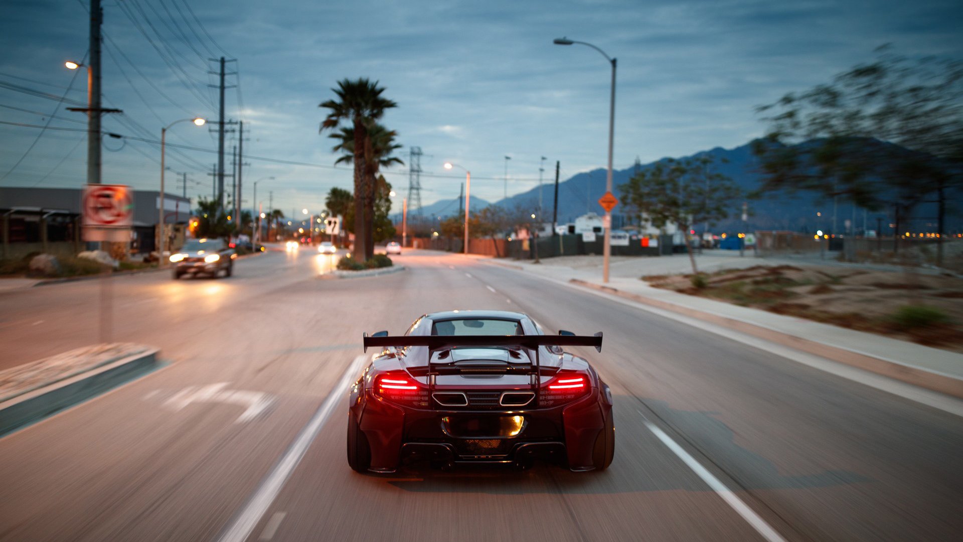 突尼斯狂胜巴黎之夜，克瓦拉茨赫利亚在英超争冠战中接管比赛