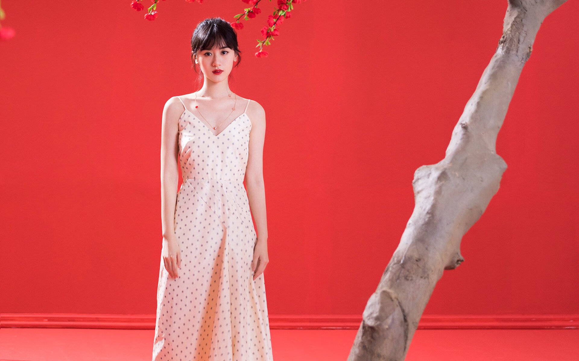 F1街道赛焦点战,引擎轰鸣中,喀麦隆上演速度与激情式速胜